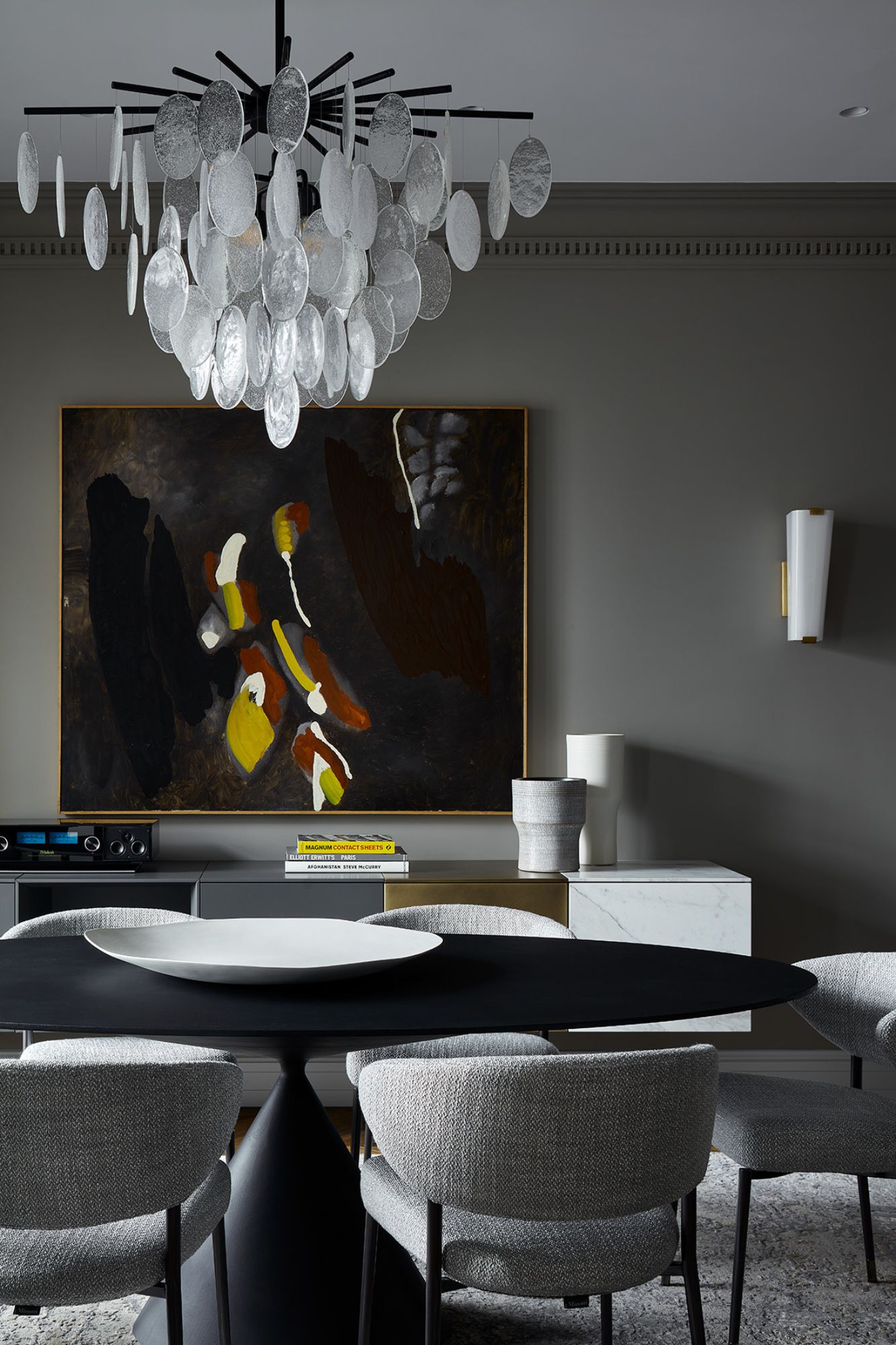 AIYA Bureau, Spacious Family Apartment with an Elegant Atmosphere by AIYA Bureau