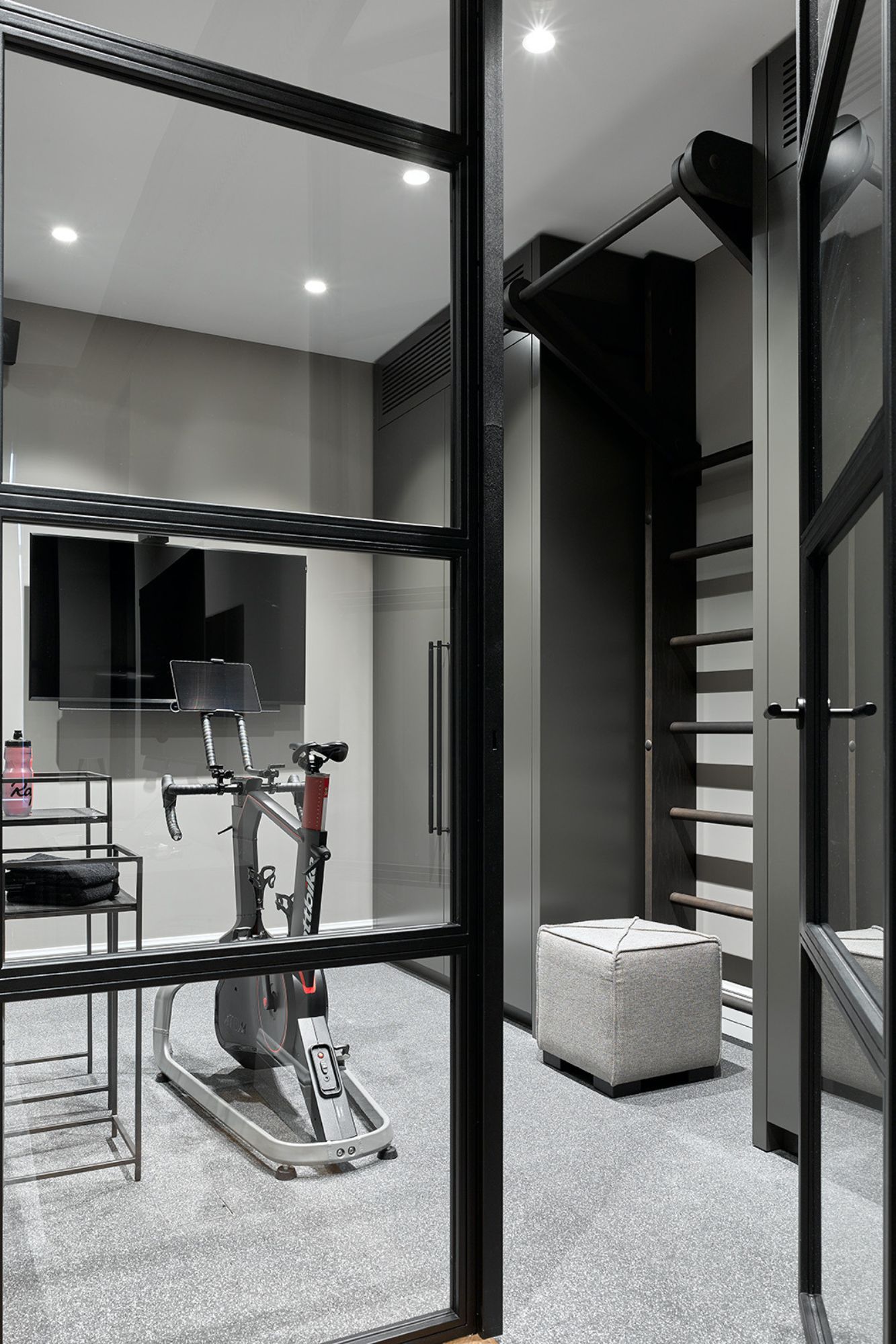 AIYA Bureau, Spacious Family Apartment with an Elegant Atmosphere by AIYA Bureau