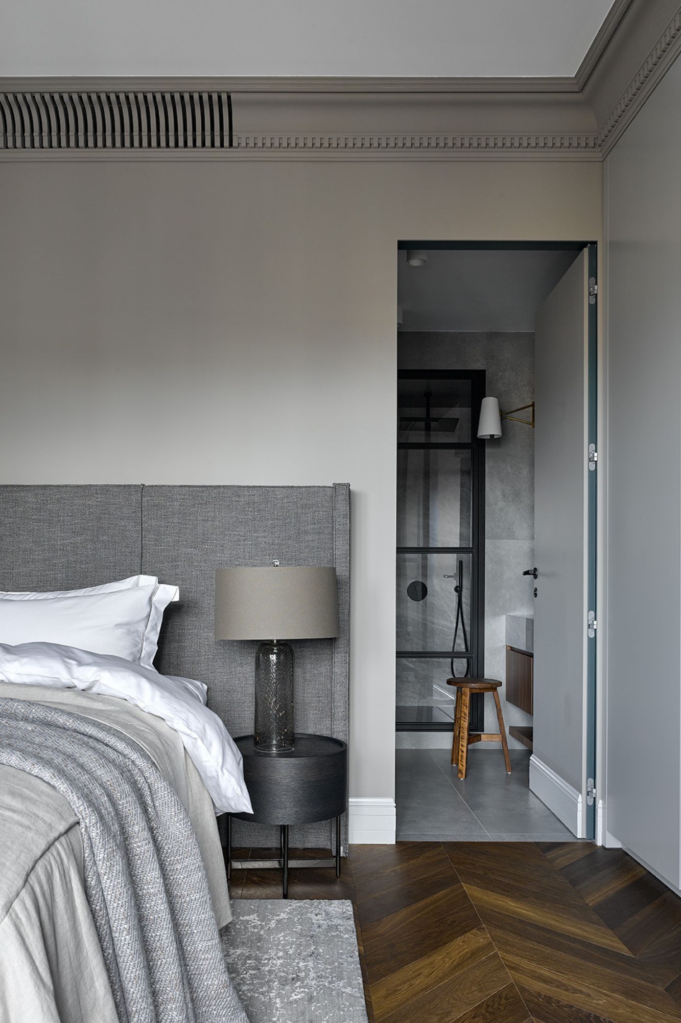 AIYA Bureau, Spacious Family Apartment with an Elegant Atmosphere by AIYA Bureau