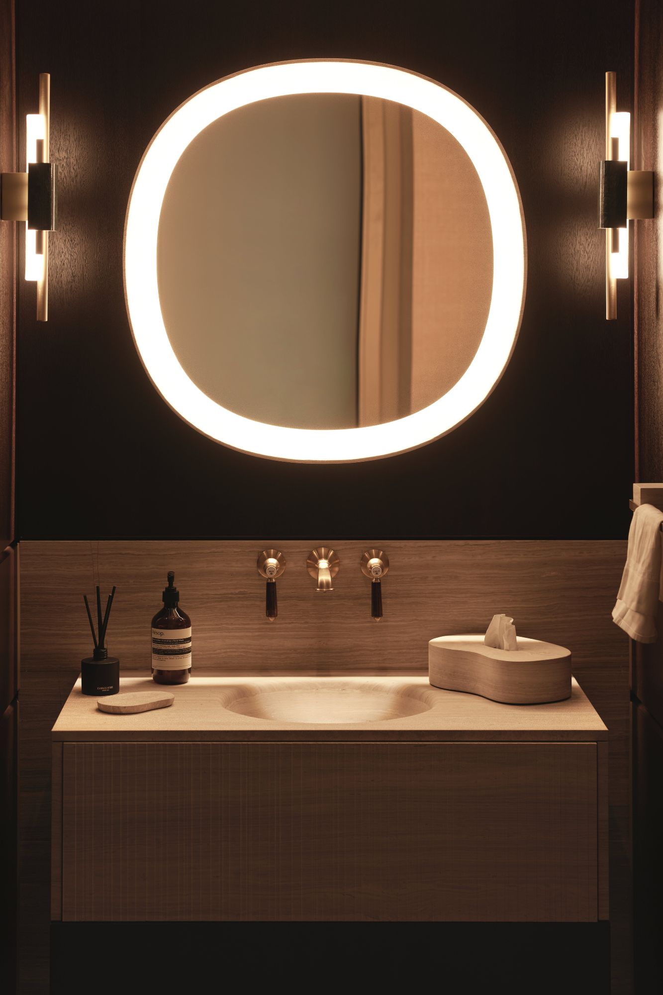 Ozge Caglayan, Ozge Caglayan Studio: Artfully Blending Contemporary Design with Historical Character