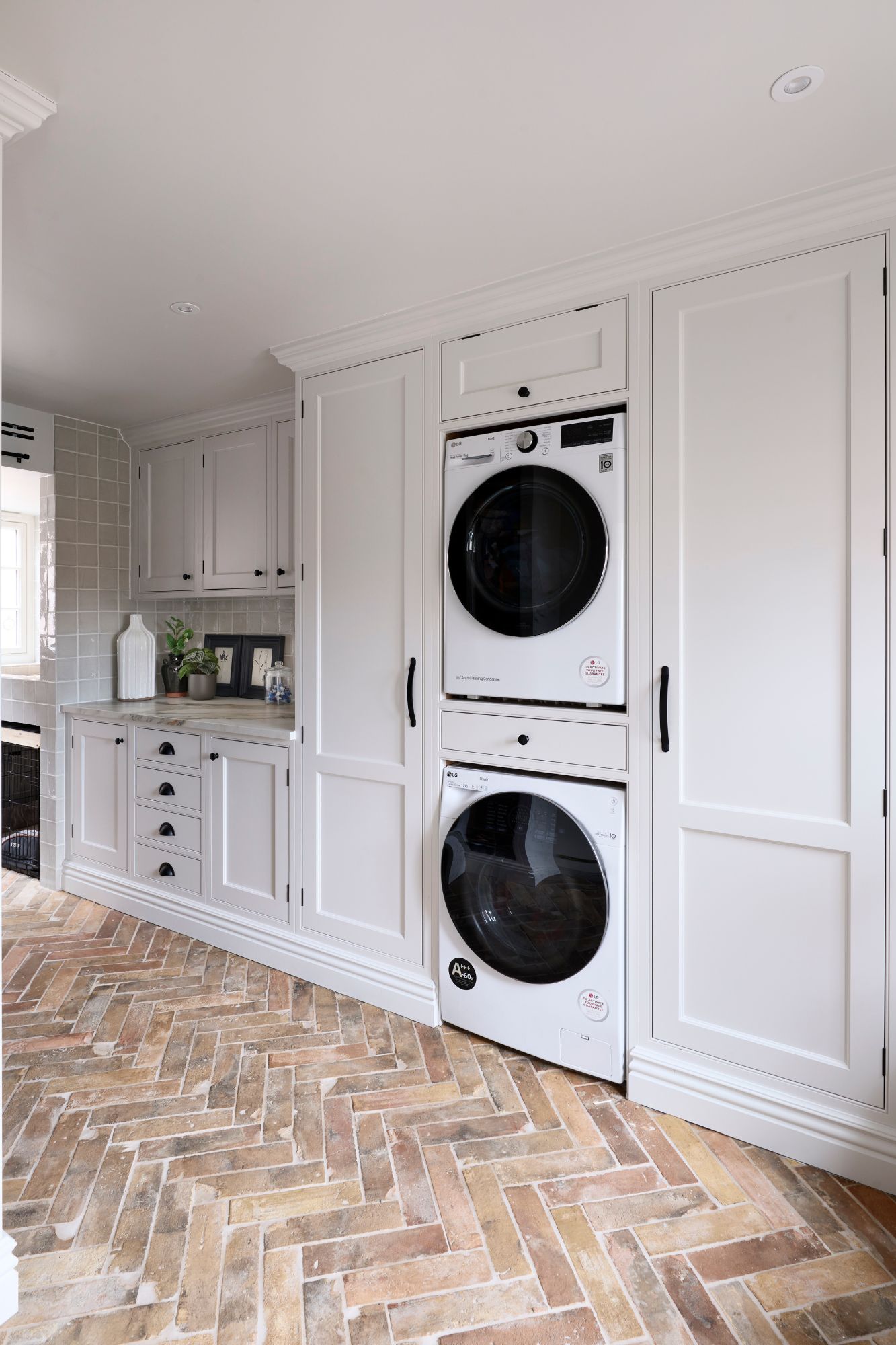 Snug Kitchens, Snug Kitchens: Creating an Open-Plan Kitchen for Family Living